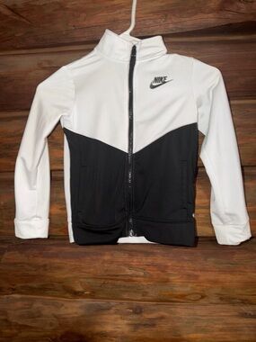 Nike White and Black Full-Zip Jacket Kids-4T